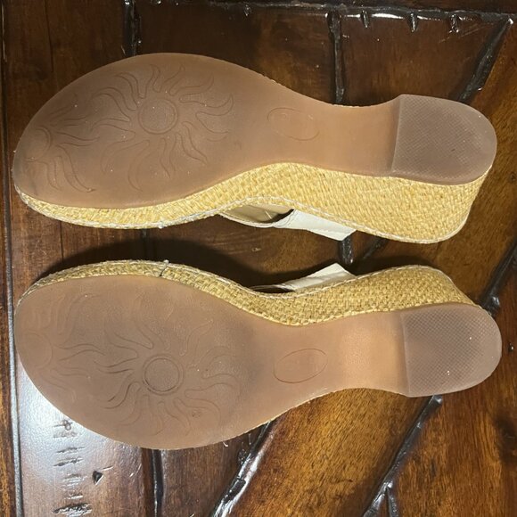 b.o.c. Born Concept Leather Thong Wedge Sandal - Picture 5 of 10